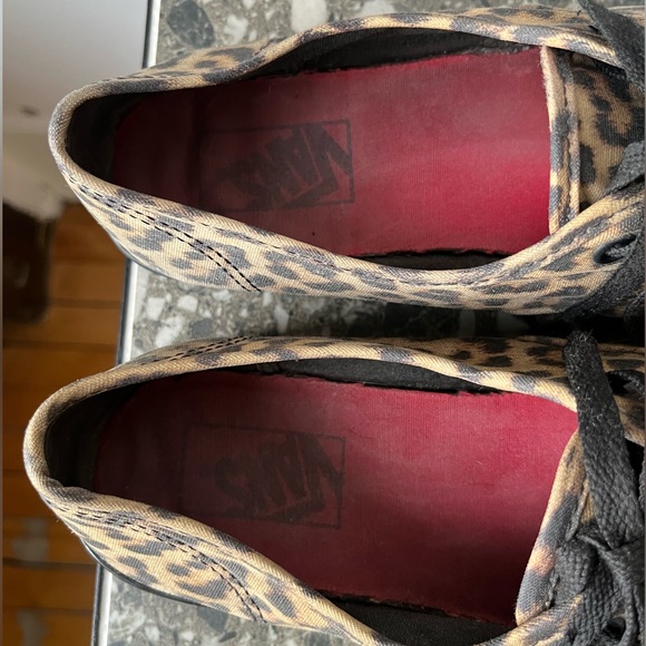 VANS - Picture 2 of 11